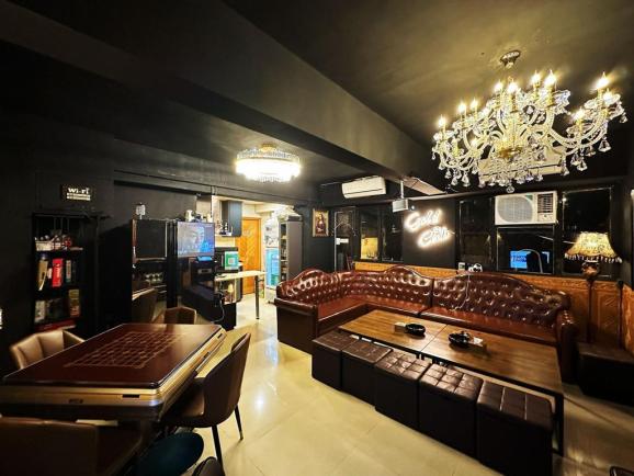 Gold Club Partyroom-2