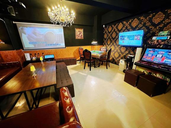 Gold Club Partyroom-3