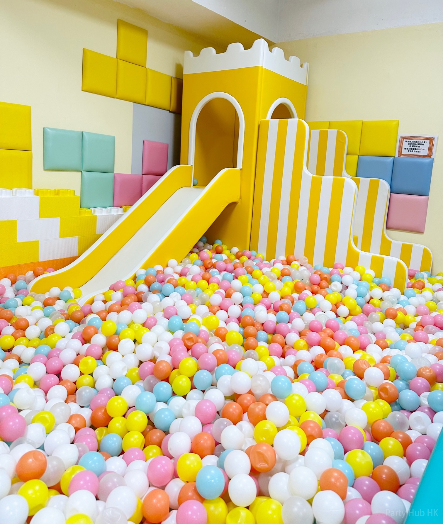 NeNeNeverland Partyroom-1